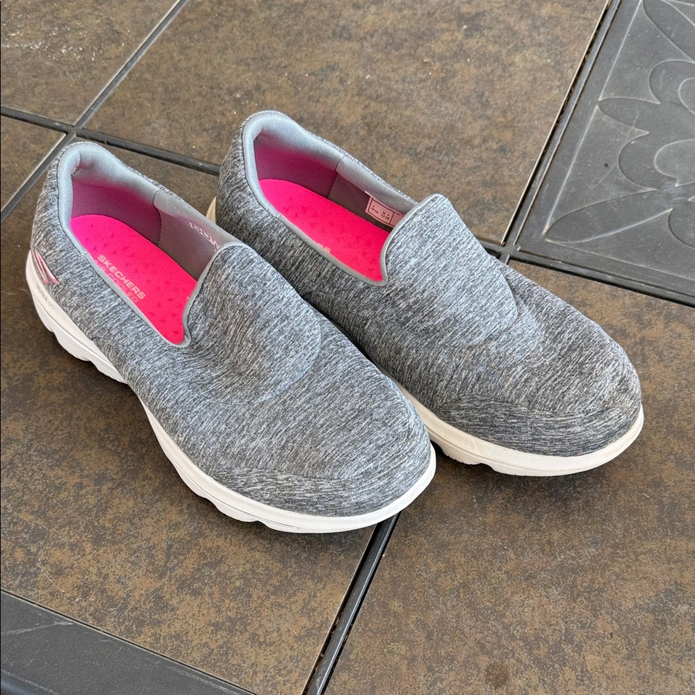 Skechers Women's Gray and Pink Loafers